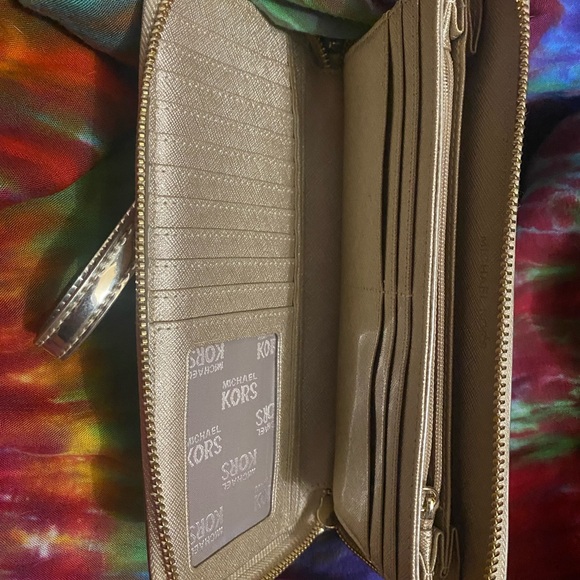 Shiny gold Michael Kors wrist wallet! - Picture 12 of 13